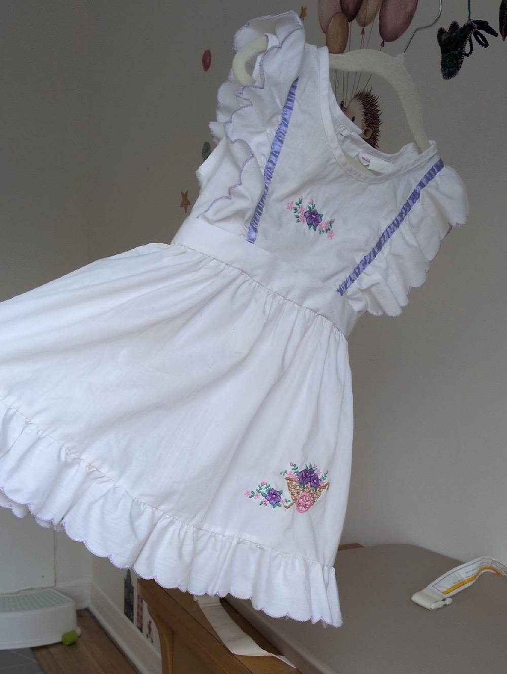 70's VINTAGE - Winnie The Pooh - Sears White Floral Cottage Embroid Girl's Dress